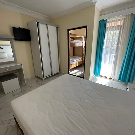 Palm Hotel *