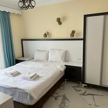 Palm Hotel *